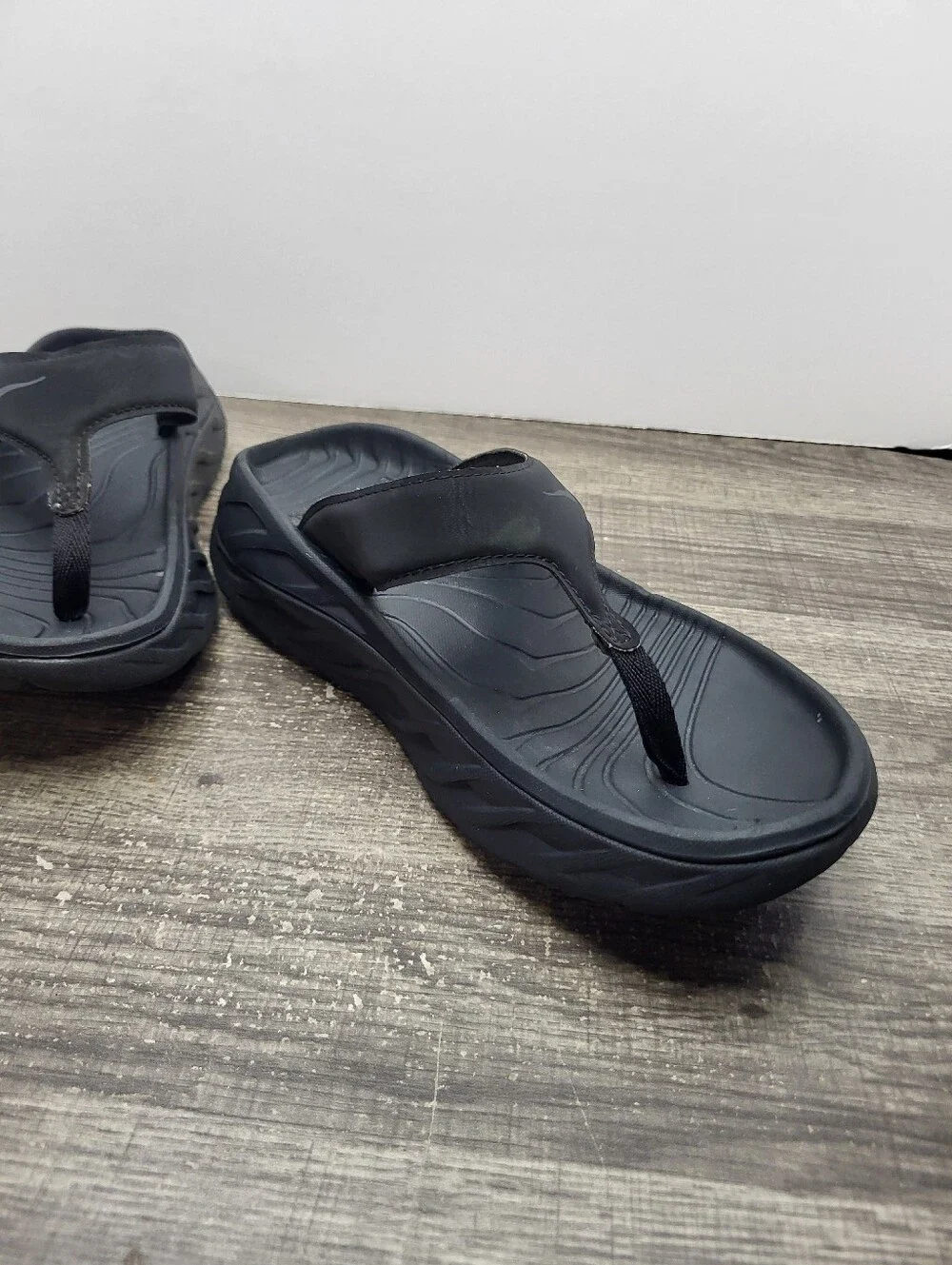 Hoka One Ora Recovery Women’s Size 8 Black Thong Flip Flop Sandals Summer Beach